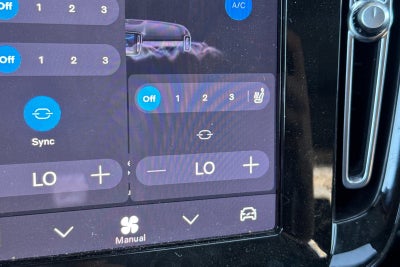 2023 Volvo XC40 B4 Plus Dark Theme
