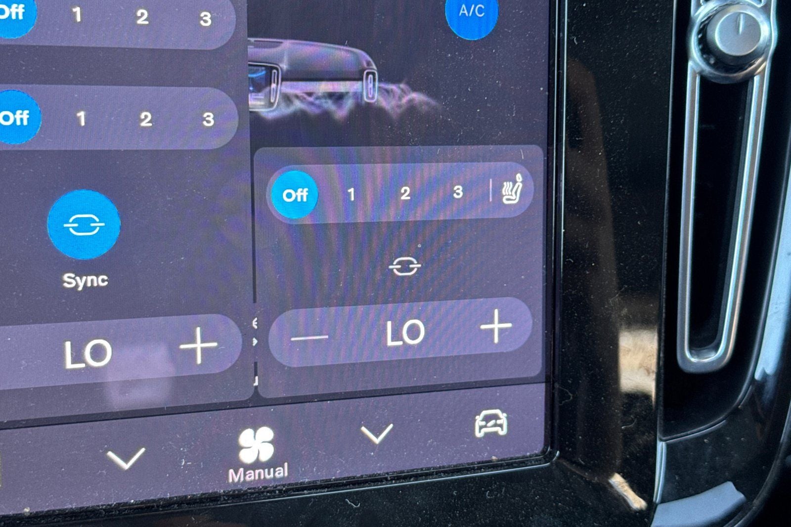 2023 Volvo XC40 B4 Plus Dark Theme