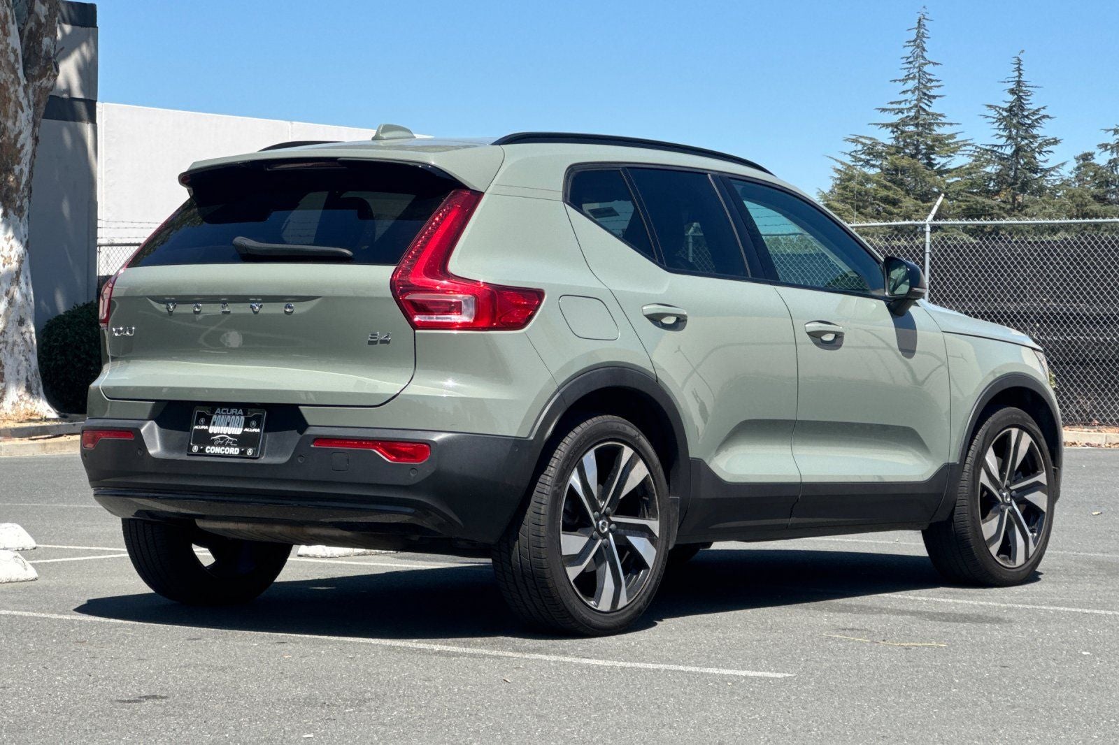 2023 Volvo XC40 B4 Plus Dark Theme