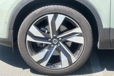 2023 Volvo XC40 B4 Plus Dark Theme