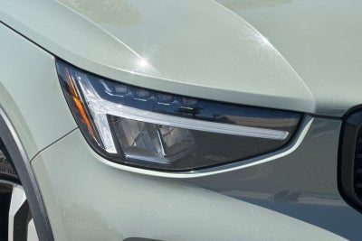 2023 Volvo XC40 B4 Plus Dark Theme