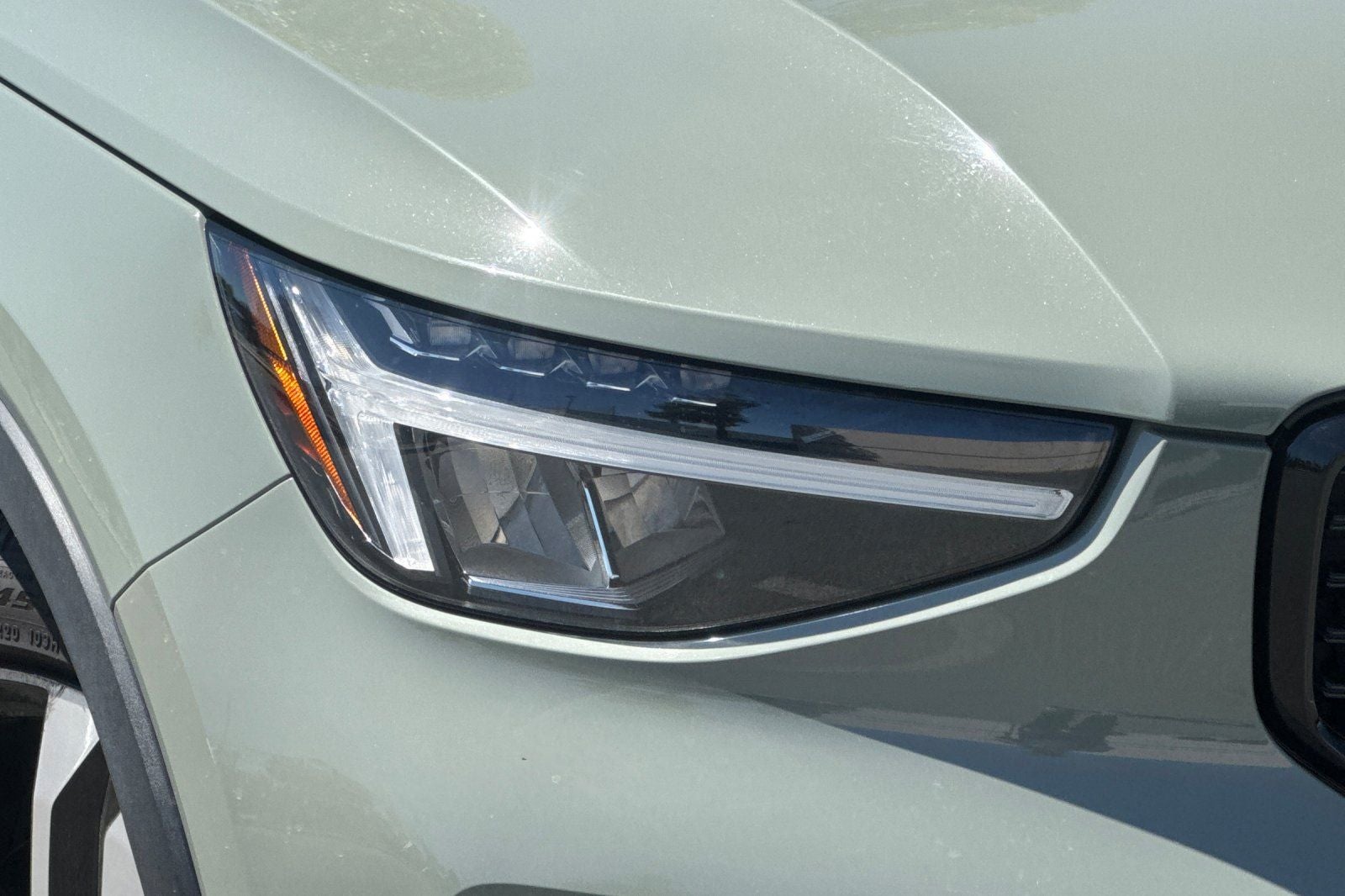 2023 Volvo XC40 B4 Plus Dark Theme