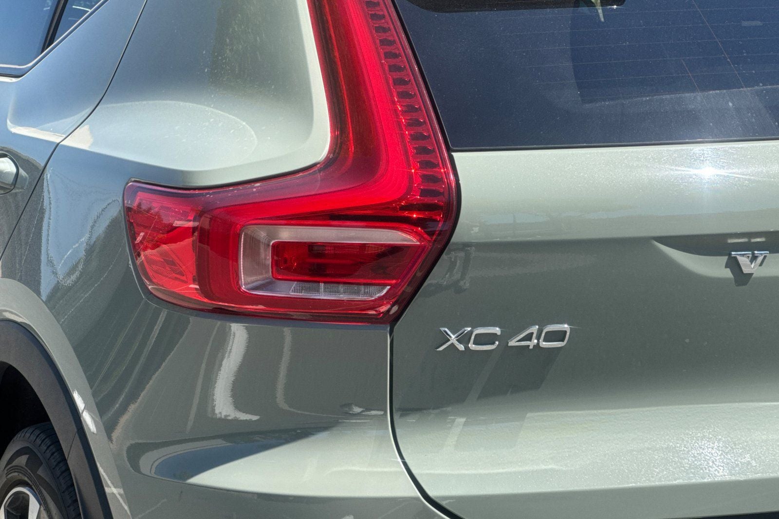 2023 Volvo XC40 B4 Plus Dark Theme