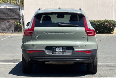 2023 Volvo XC40 B4 Plus Dark Theme
