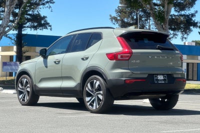 2023 Volvo XC40 B4 Plus Dark Theme