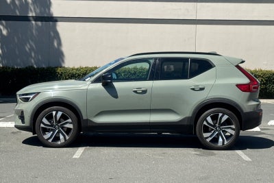2023 Volvo XC40 B4 Plus Dark Theme